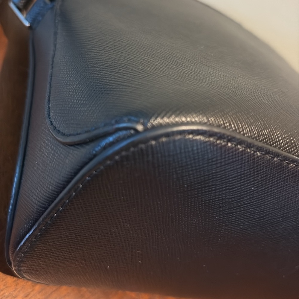 Kate Spade  Crossbody bag  Saffiano Leather  black   sweetheart cut front & back - Picture 10 of 16